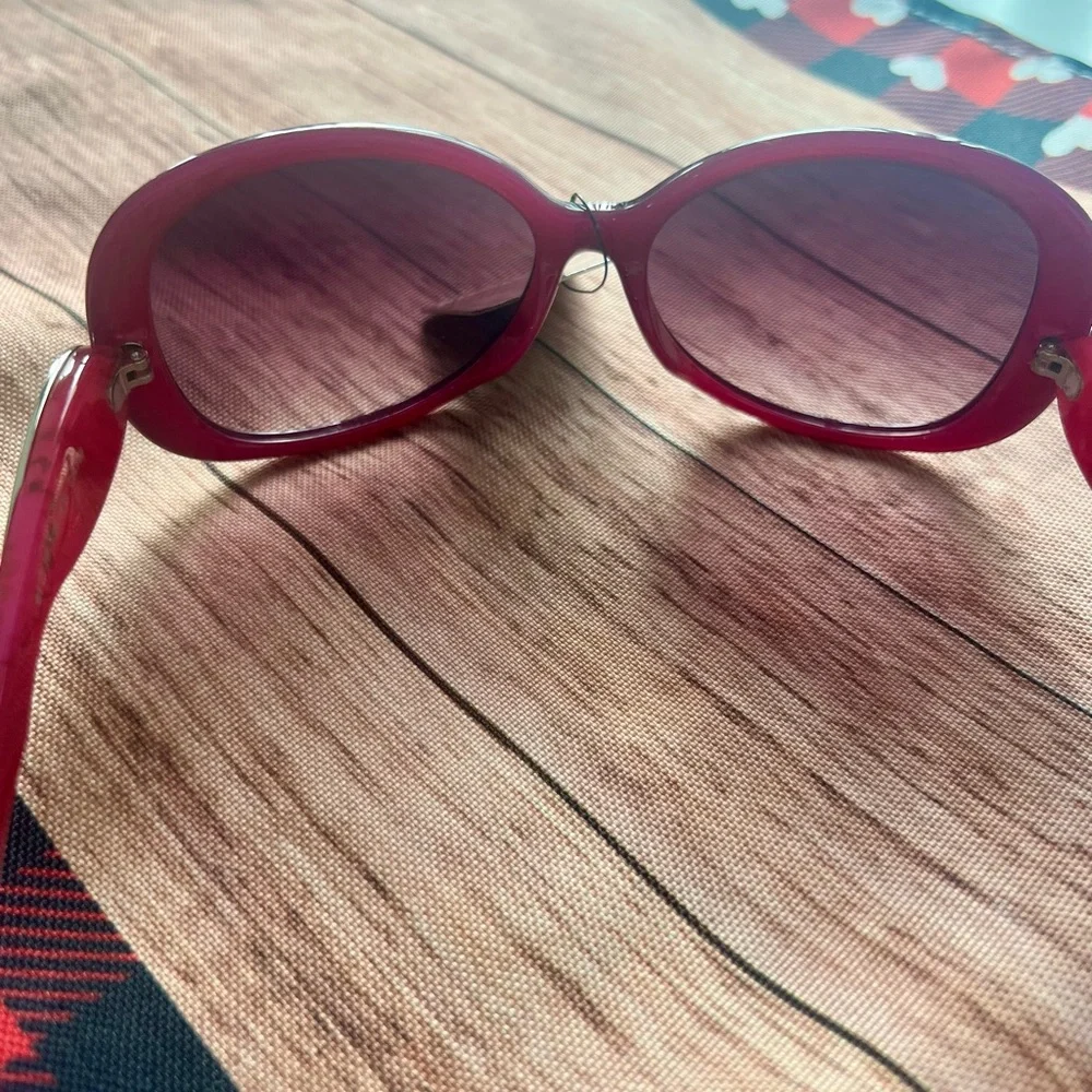 Chic Burgundy Sunglasses - Picture 2 of 4
